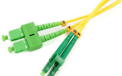 PATCHCORD ŚWIATŁOWODOWY SM 0,5M DUPLEX 9/125, SC/APC-LC/APC