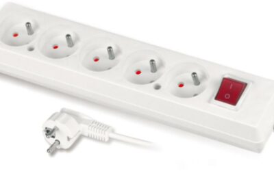 Przedłużacz z pięciokrotnym gniazdem z wyłącznikiem 3x2p+Z 10A 1,5m biały