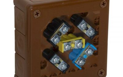 Puszka natynkowa z zaciskami 12 wlotów VIPLAST VP-51 BRĄZOWA IP55 118x118x46mm 051-52