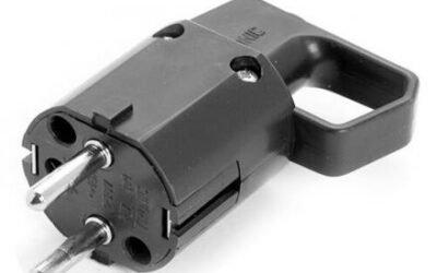 Wtyczka 325-05 z uchem, z uziemieniem „uni-schuko” 16A 250V IP20 CZARNA VIPLAST 325-05